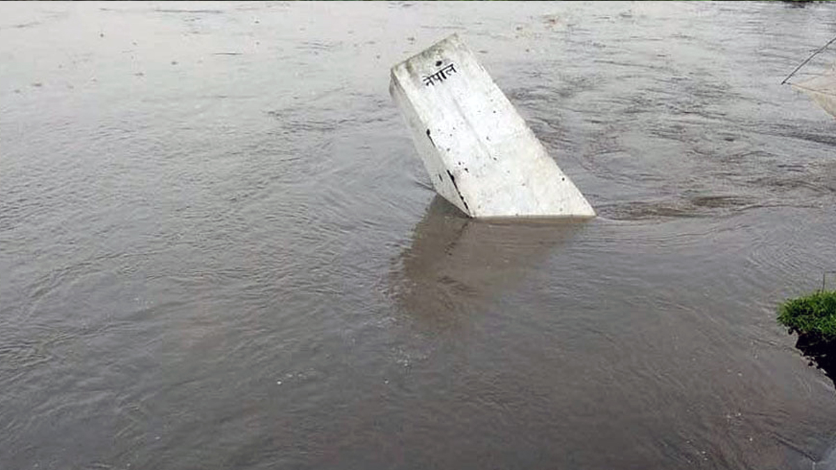 बाढीले झापामा सीमा स्तम्भ बगायो